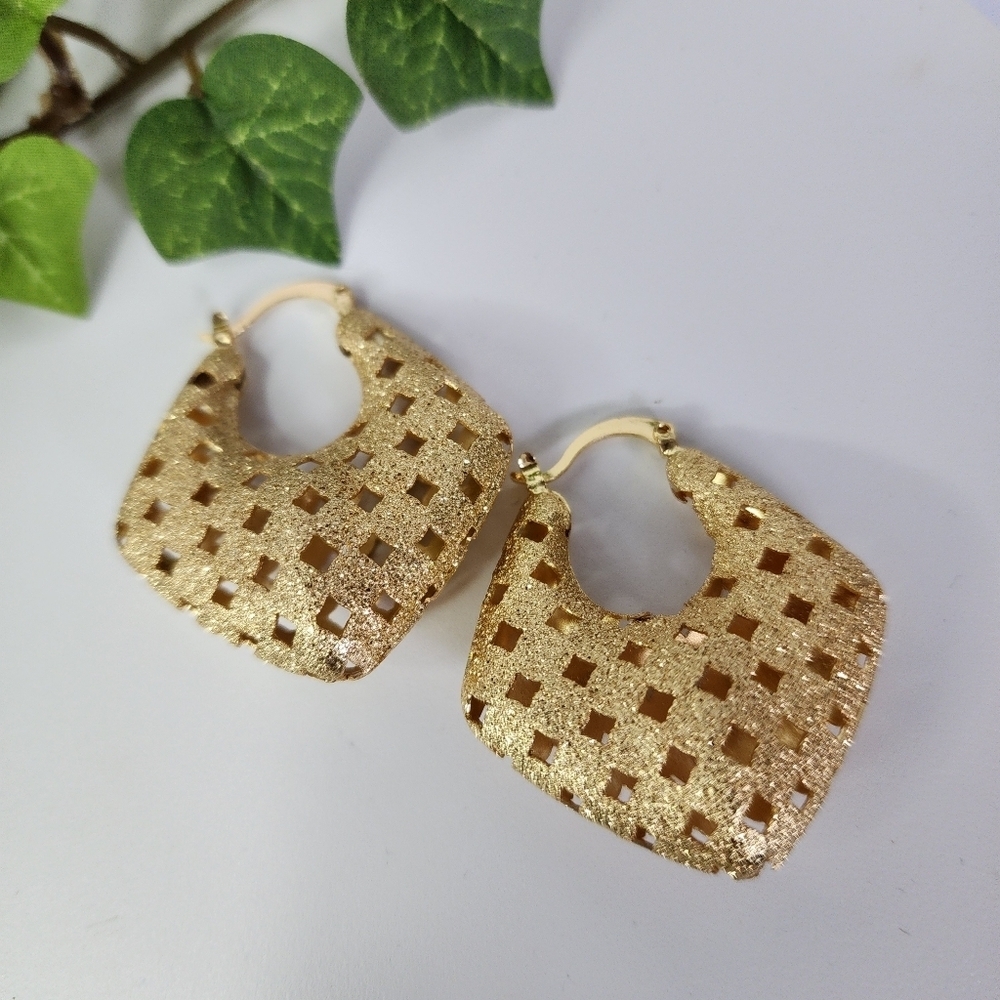 Gold Basket Style Shimmer Hoop Earrings New
